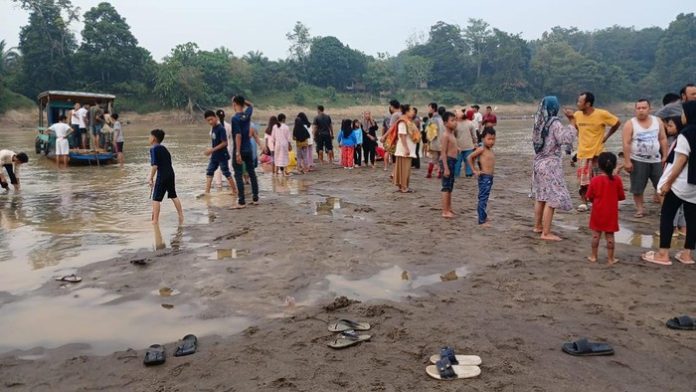 Tiga orang dilaporkan hilang saat berenang di sungai Batanghari (Foto: dok. Basarnas Jambi)